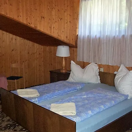 The Treehouse Backpacker Hostel *