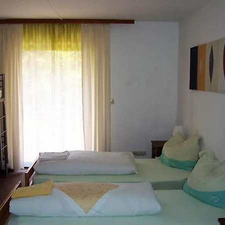 The Treehouse Backpacker Hostel *